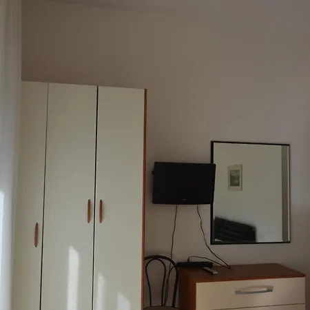 Della Vista Apartahotel