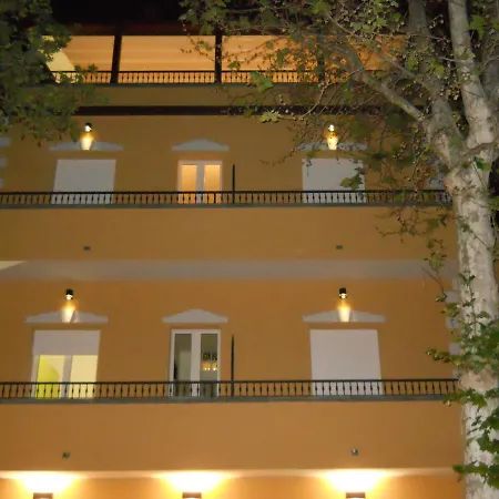 Della Vista Apartahotel