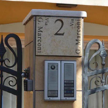 Della Vista Ξενοδοχείο με διαμερίσματα *